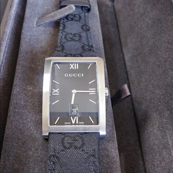 Gucci 8600m mens watch. MRSP:$1350 - Picture 2 of 7